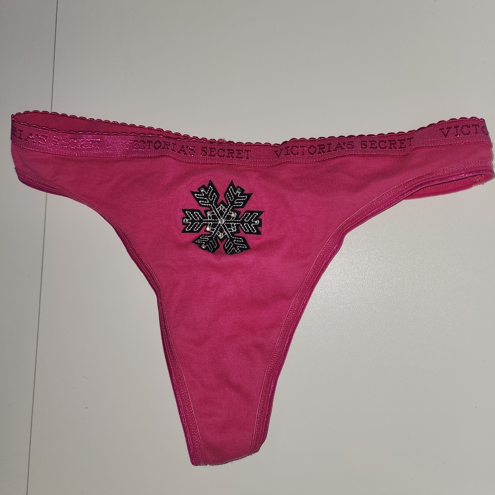 NWOT Victoria's Secret Pink Thong With Snowflake Design